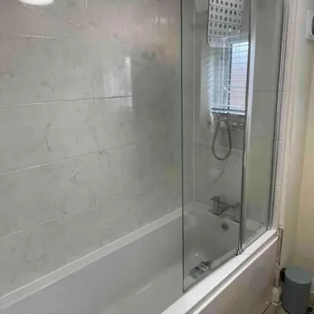 Unique Townhouse - 4 Bedroom House Bristol