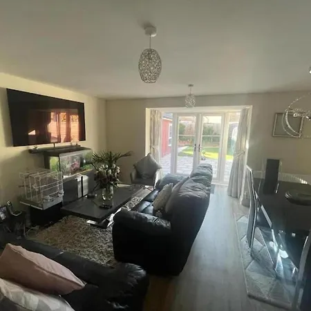 Unique Townhouse - 4 Bedroom House Nyaraló